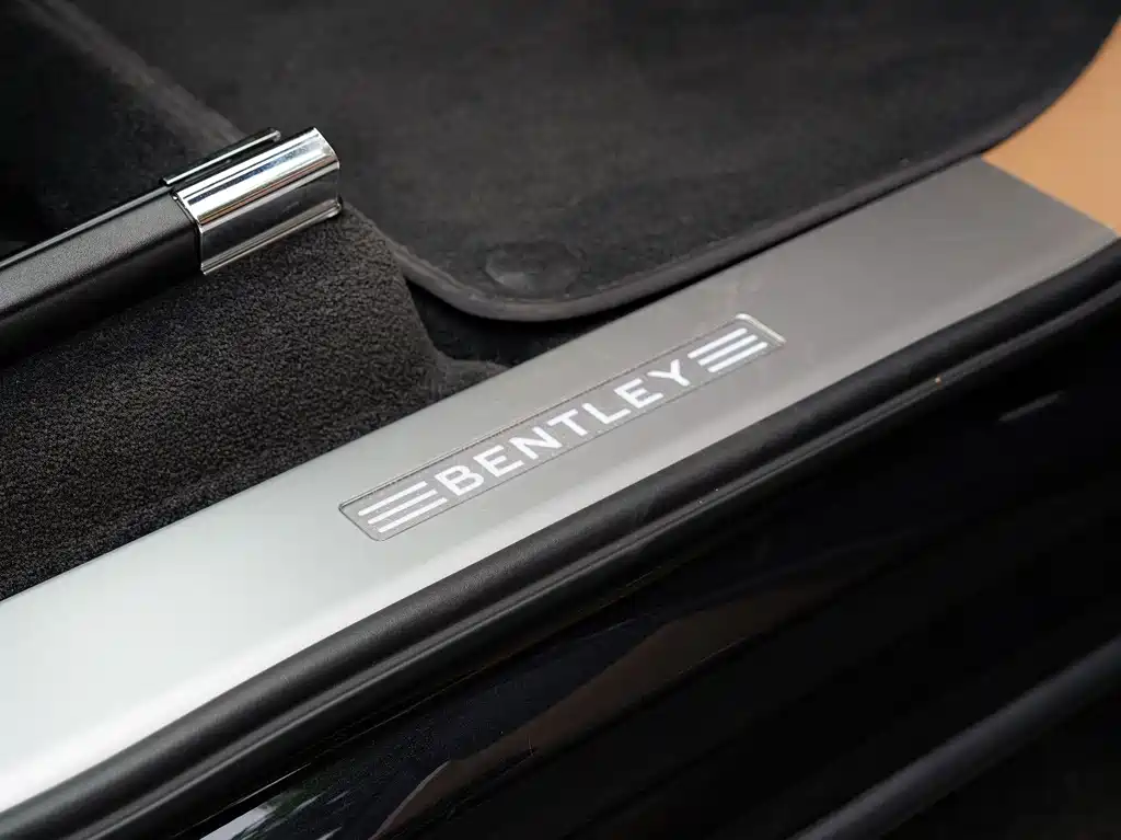 Bentley Bentayga — миниатюра 11