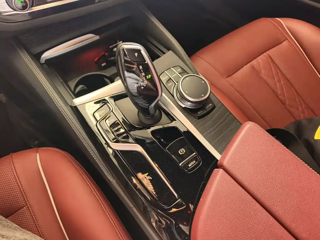 BMW 5 Series — миниатюра 14