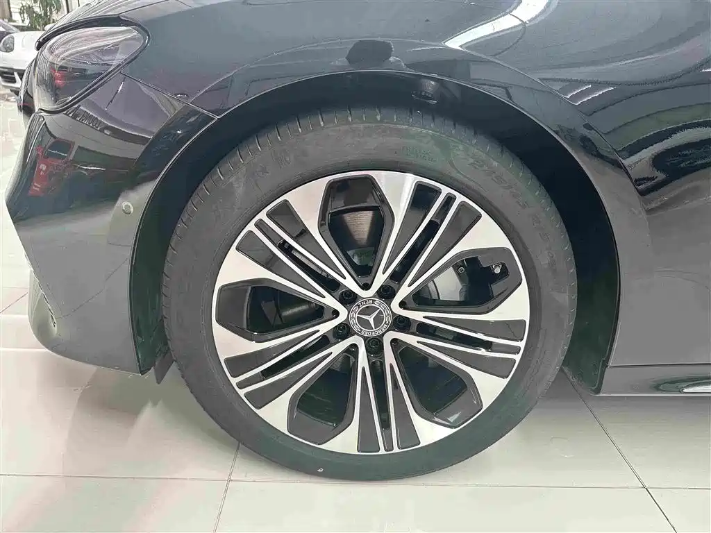 Mercedes-Benz E-Class — миниатюра 4