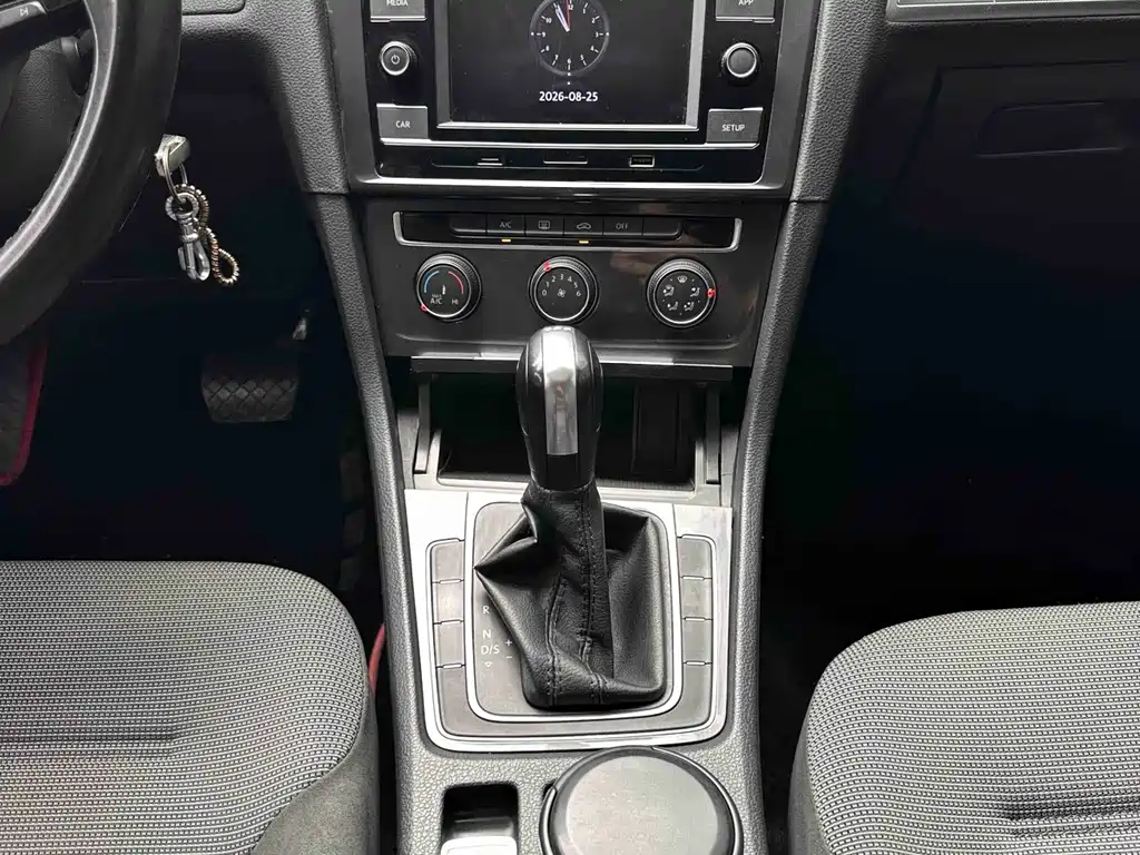 Volkswagen Golf — миниатюра 13