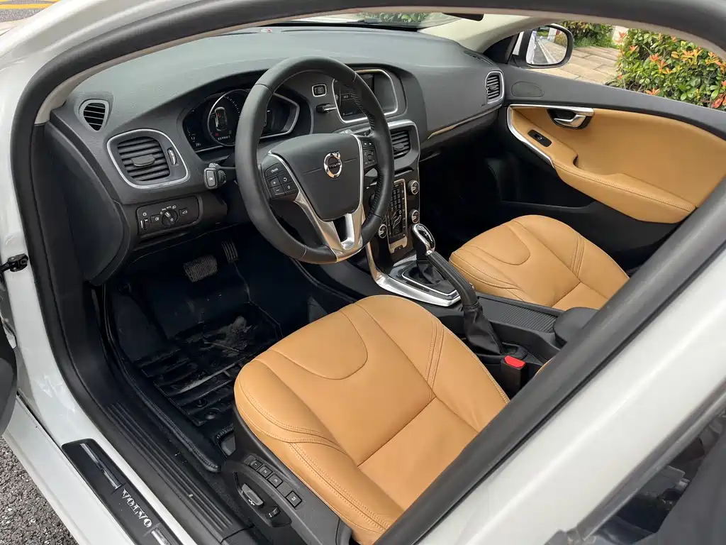 Volvo V40 — миниатюра 13