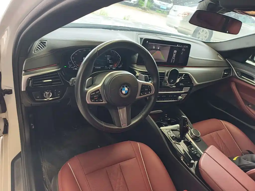 BMW 5 Series — миниатюра 10