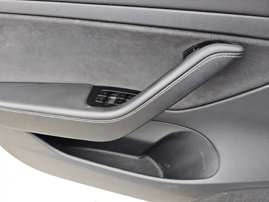 Tesla Model 3 — миниатюра 8