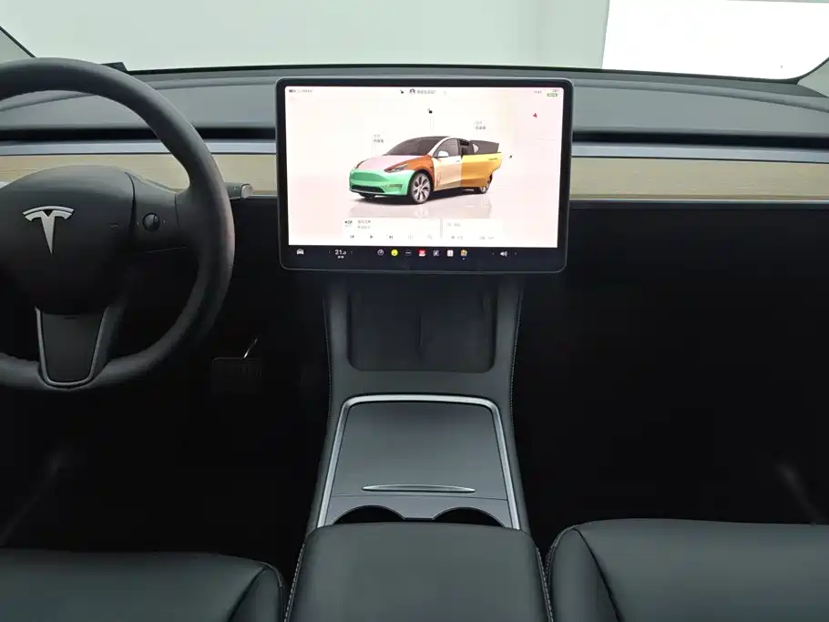 Tesla Model Y — миниатюра 16