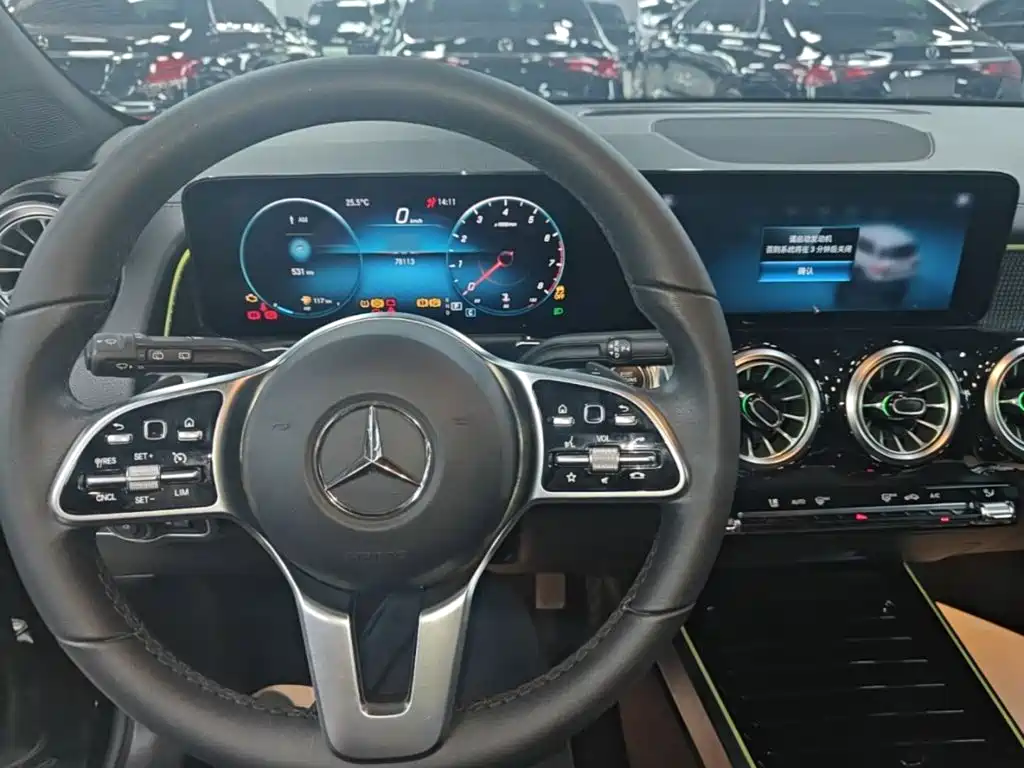 Mercedes-Benz GLB — миниатюра 10