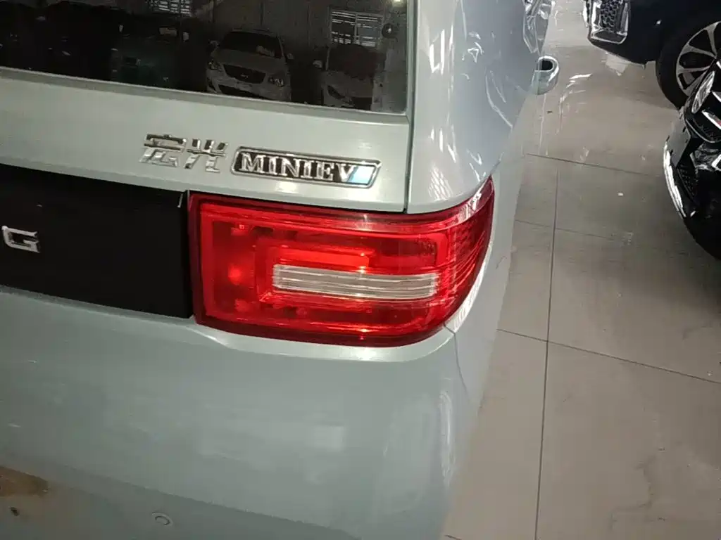 Wuling MINIEV — миниатюра 8
