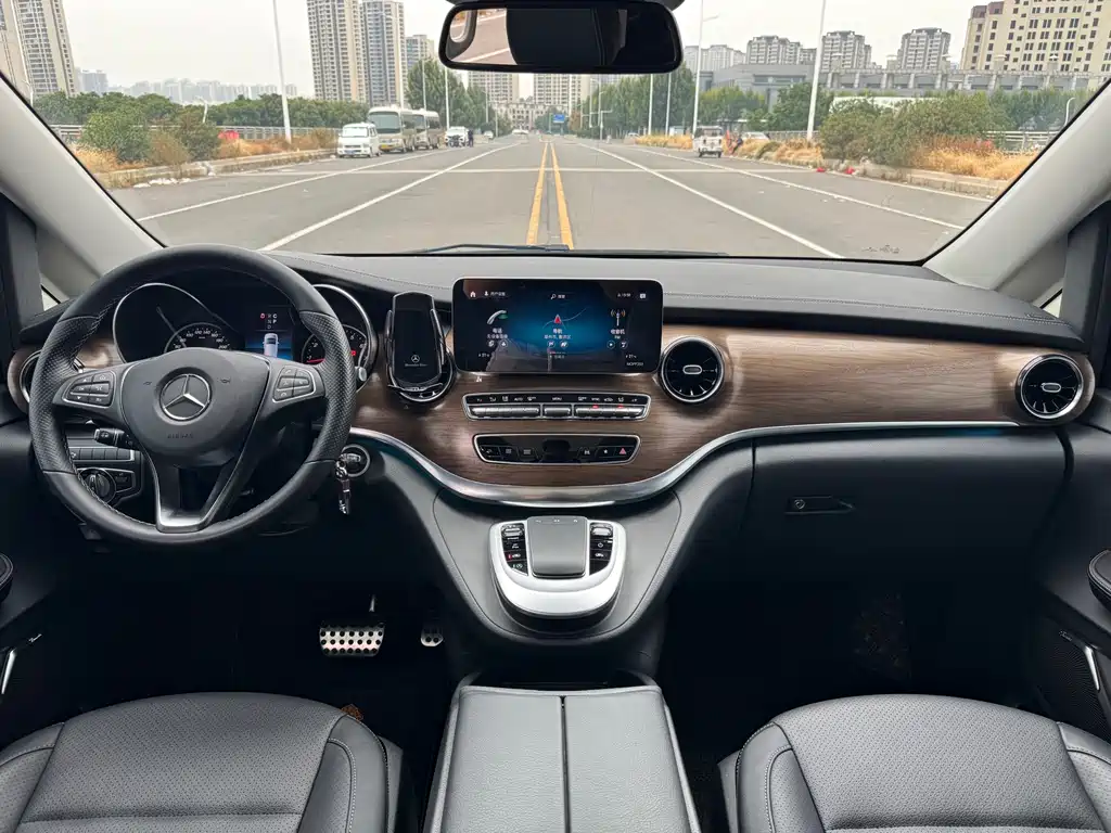 Mercedes-Benz V-Class — миниатюра 25