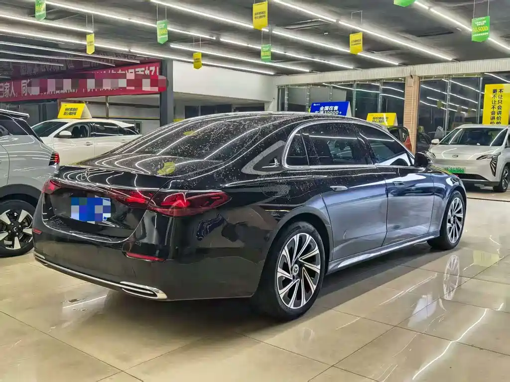 Mercedes-Benz E-Class — миниатюра 9