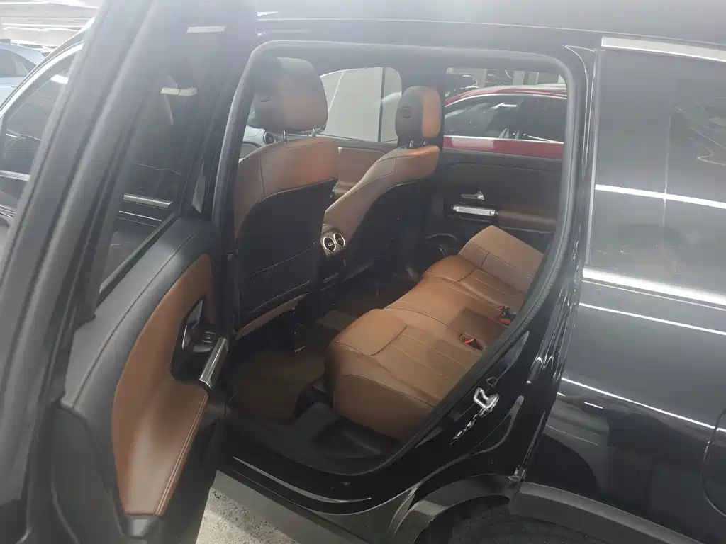 Mercedes-Benz GLB — миниатюра 10