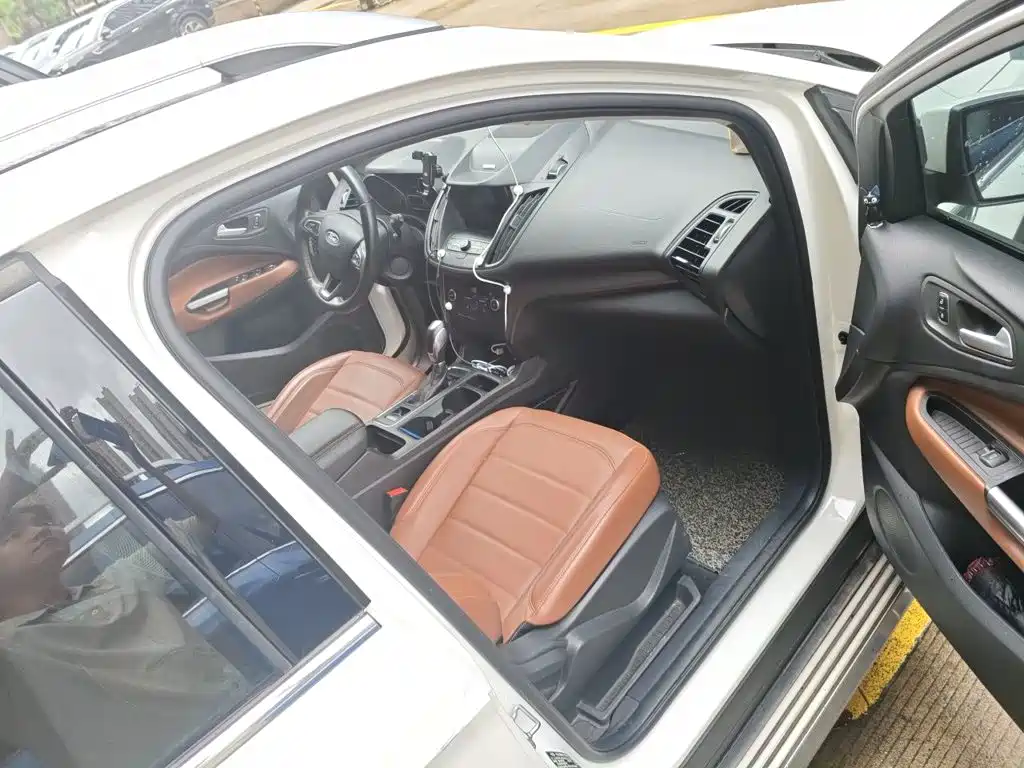 Ford Kuga — миниатюра 19