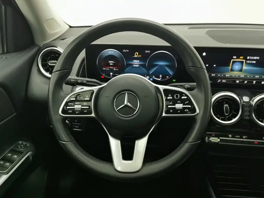 Mercedes-Benz GLB — миниатюра 11