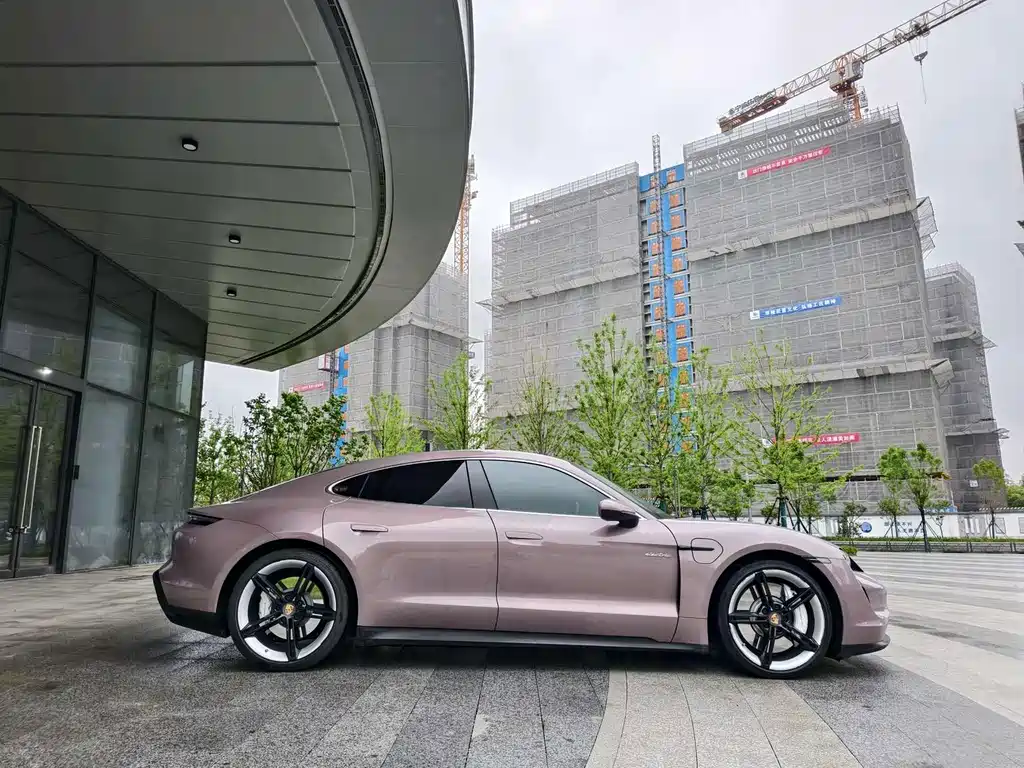 Porsche Taycan — миниатюра 5