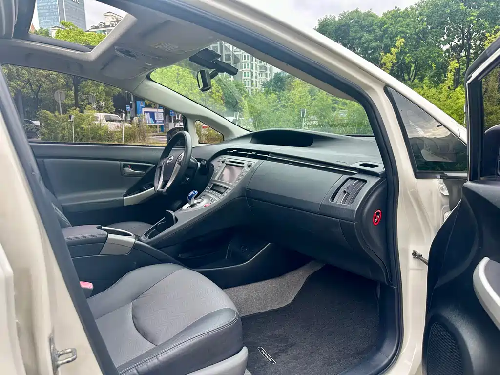 Toyota Prius 2012 1.8L Luxury