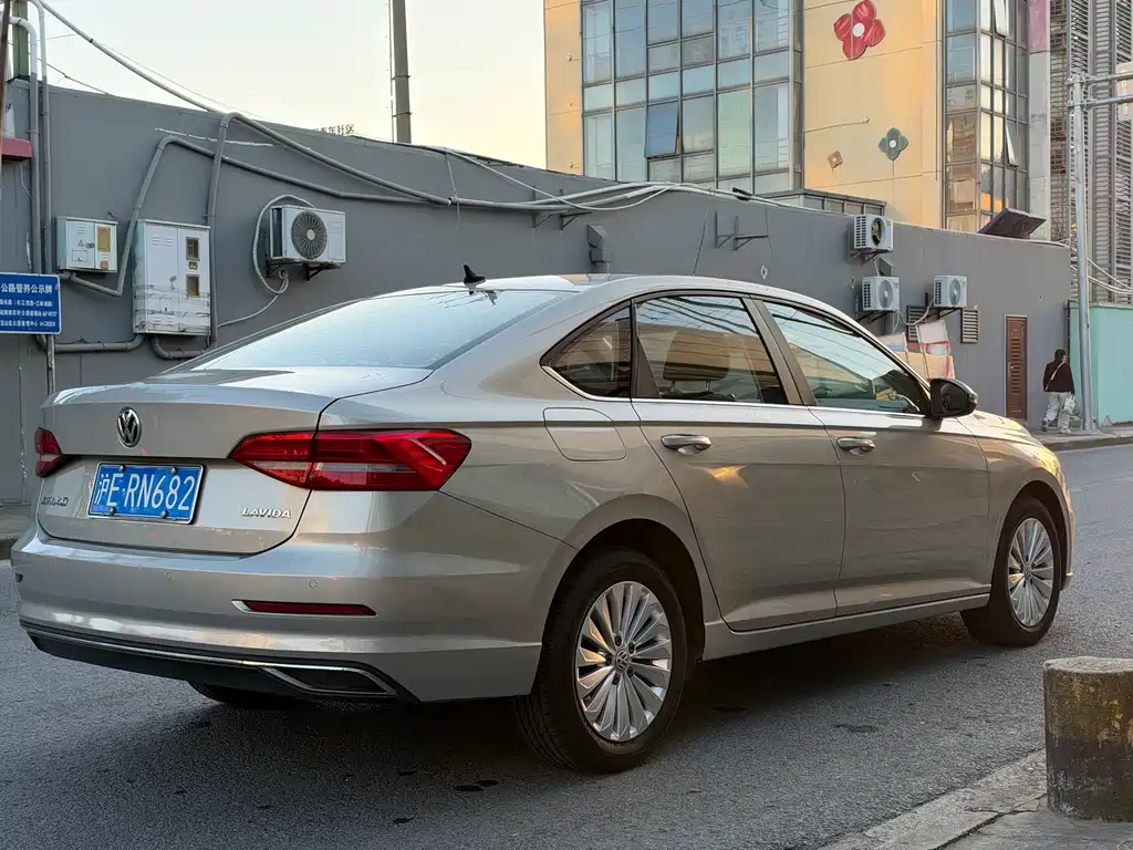 Volkswagen Lavida — миниатюра 6