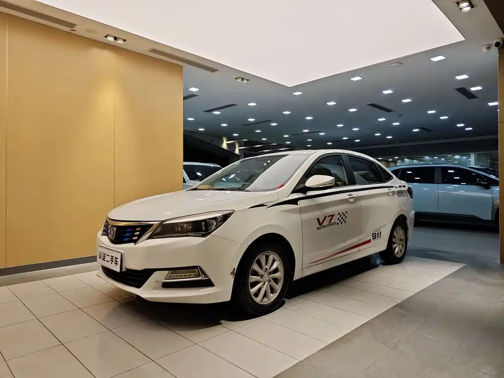 CHANGAN YUEXIANG V7
