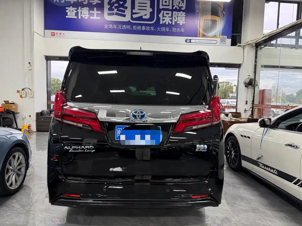Toyota Alphard — миниатюра 5