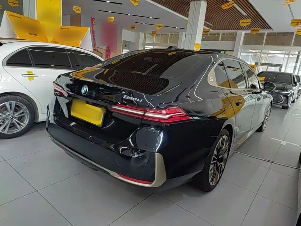 BMW 5 Series — миниатюра 7