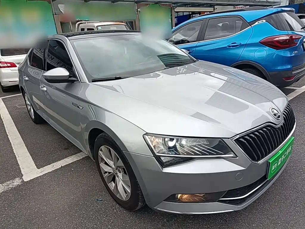 Skoda Superb — миниатюра 4