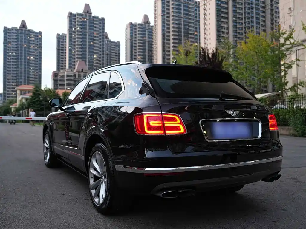 Bentley Bentayga — миниатюра 4