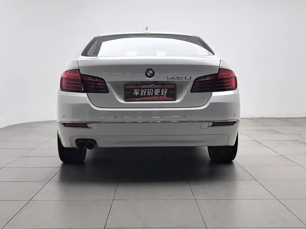 BMW 5 Series — миниатюра 4