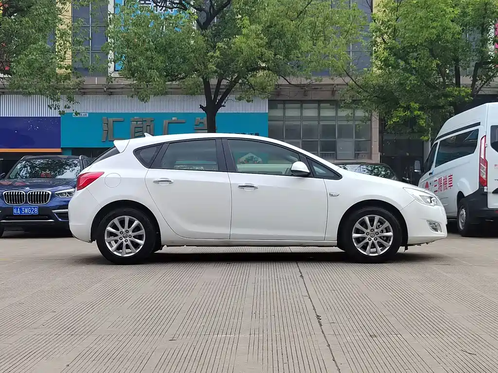 Buick Excelle — миниатюра 8