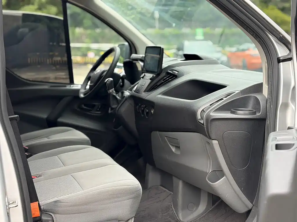 Ford Transit — миниатюра 6