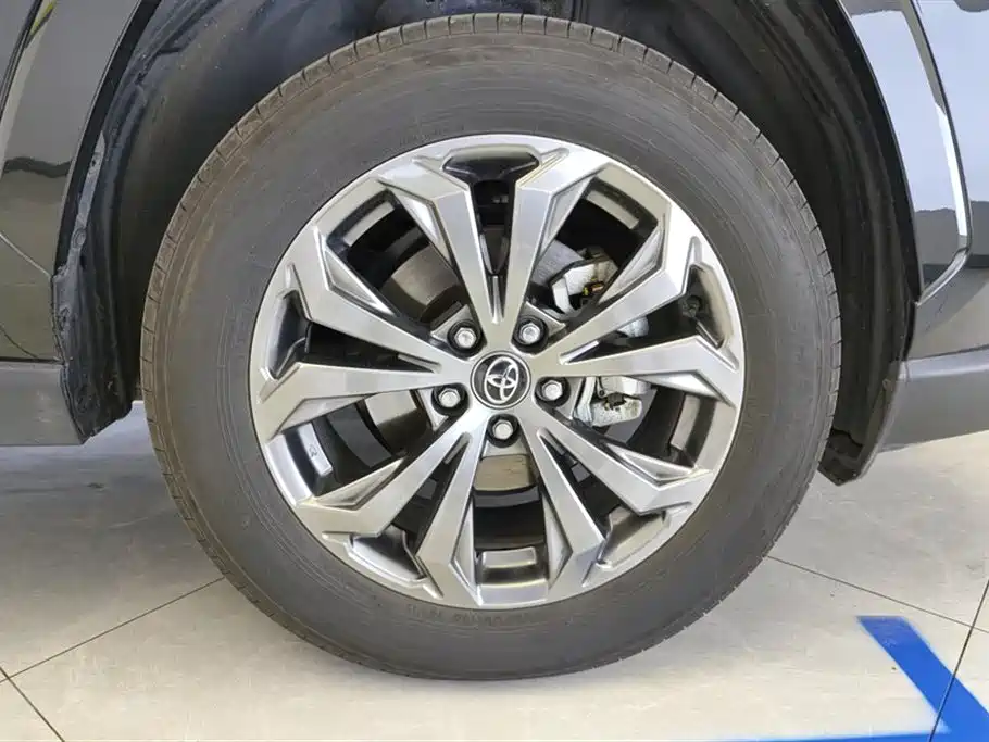 Toyota RAV4 2024 2.0L CVT Plus