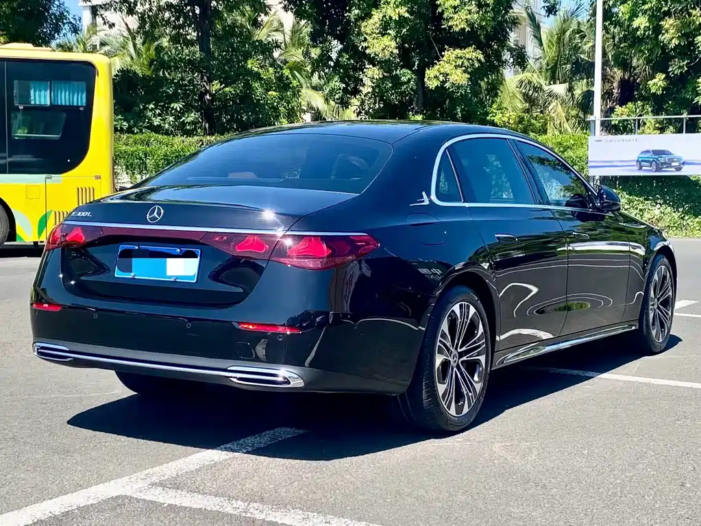 Mercedes-Benz E-Class — миниатюра 4