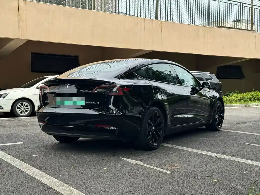 Tesla Model 3 — миниатюра 7