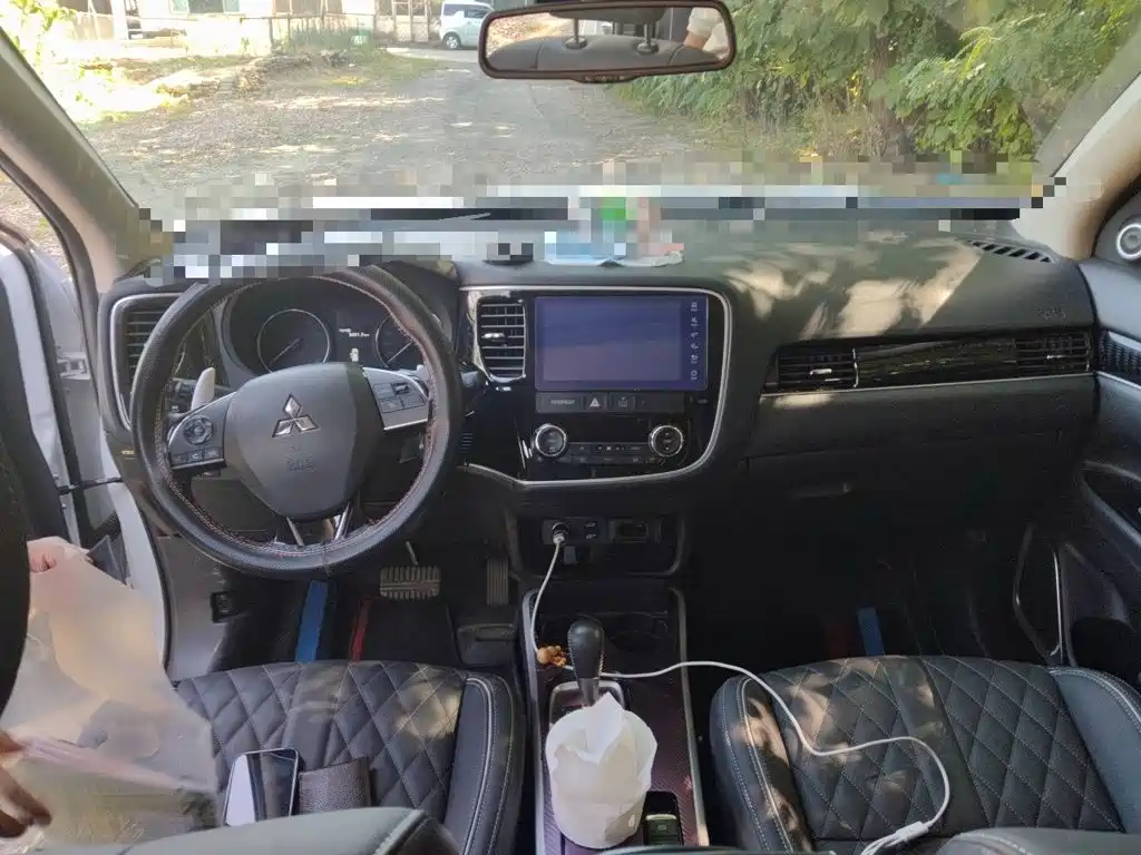 Mitsubishi Outlander — миниатюра 10