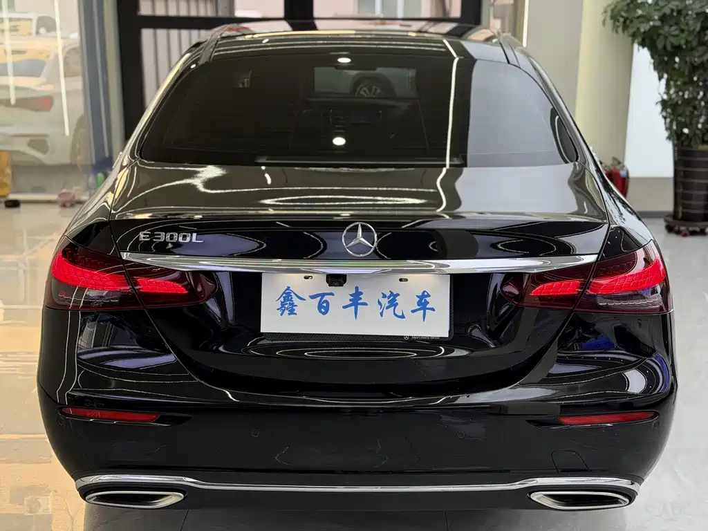 Mercedes-Benz E-Class — миниатюра 9