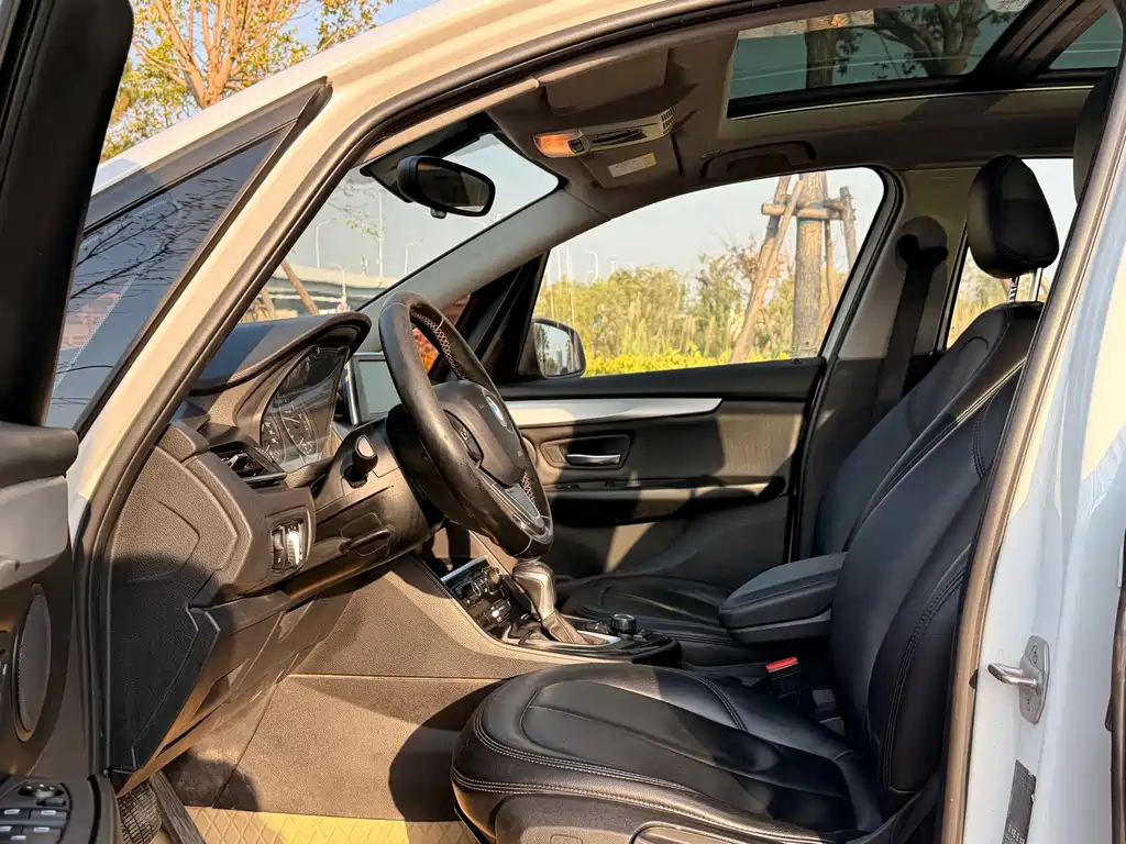 BMW 2 Series Active Tourer — миниатюра 11