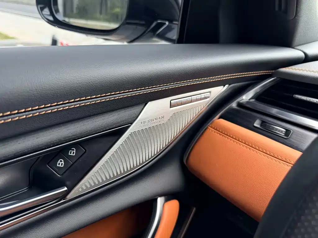 Jaguar XFL — миниатюра 13