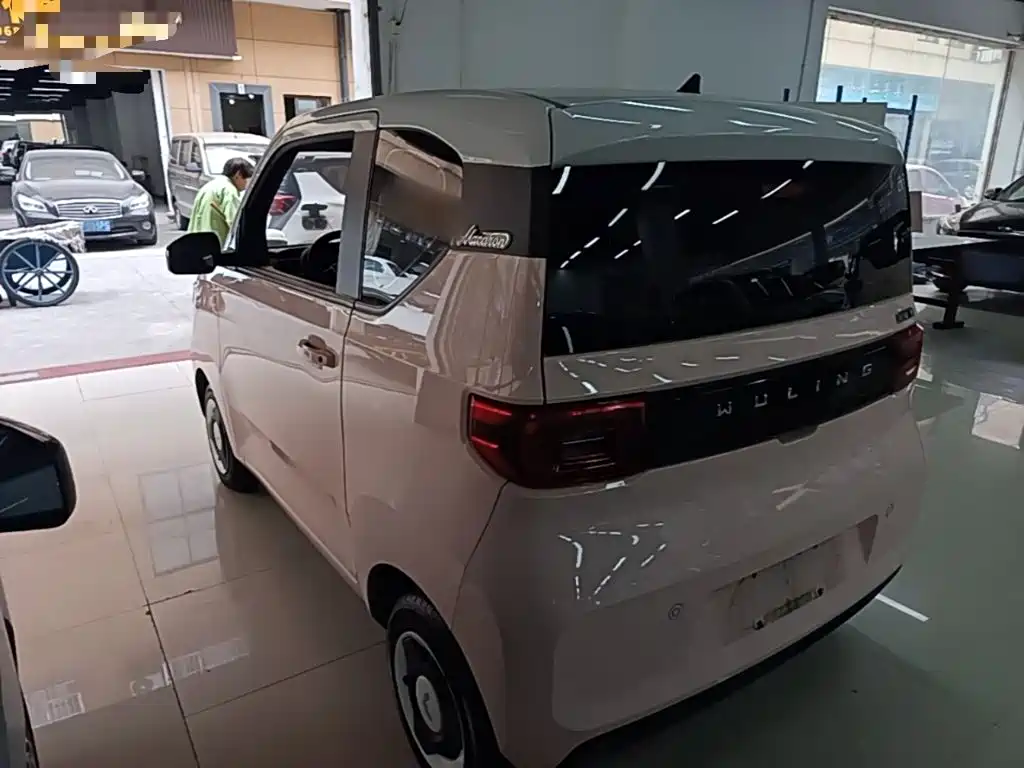 Wuling MINIEV — миниатюра 5