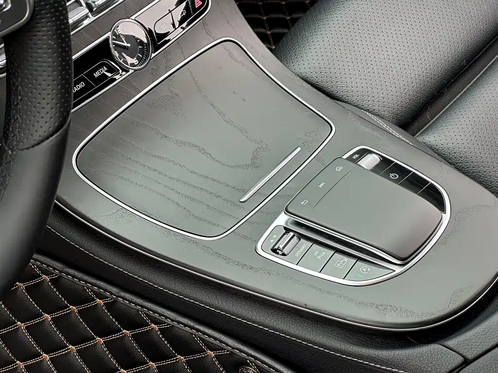 Mercedes-Benz E-Class — миниатюра 9