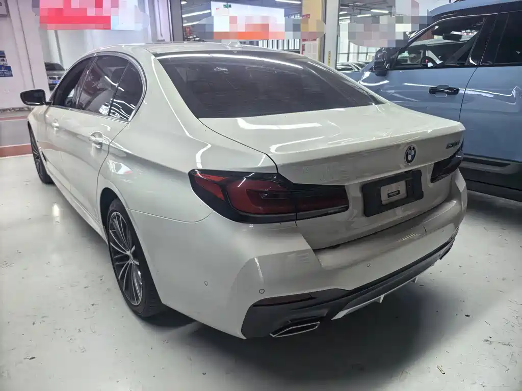 BMW 5 Series — миниатюра 10