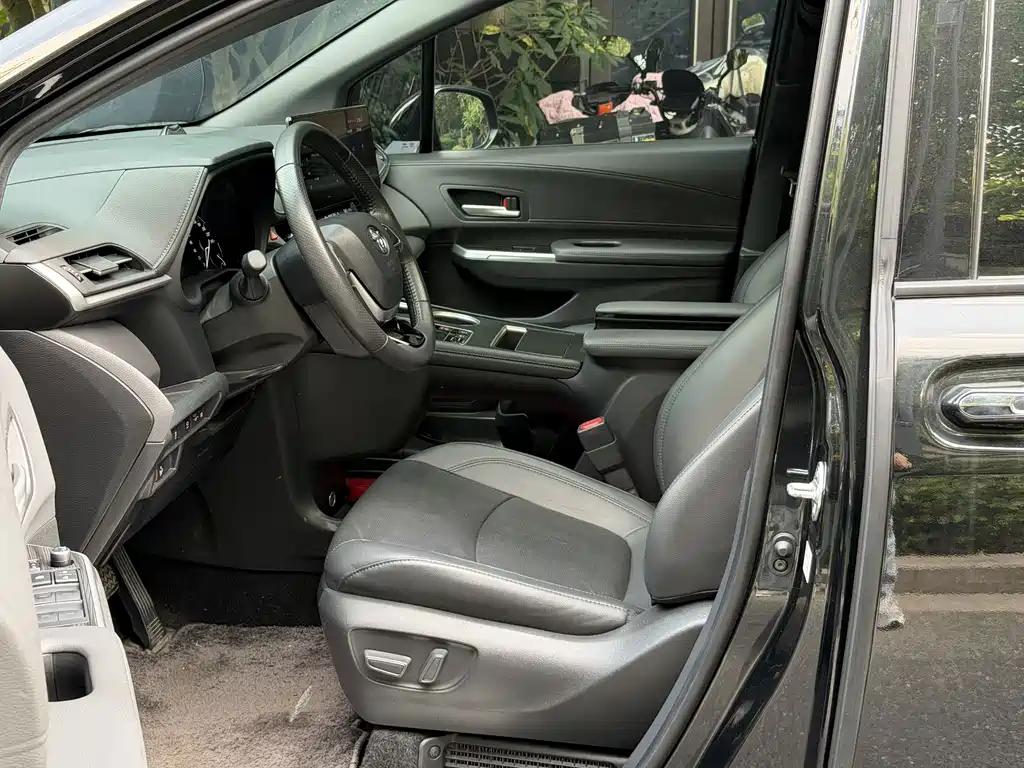 Toyota Sienna — миниатюра 10