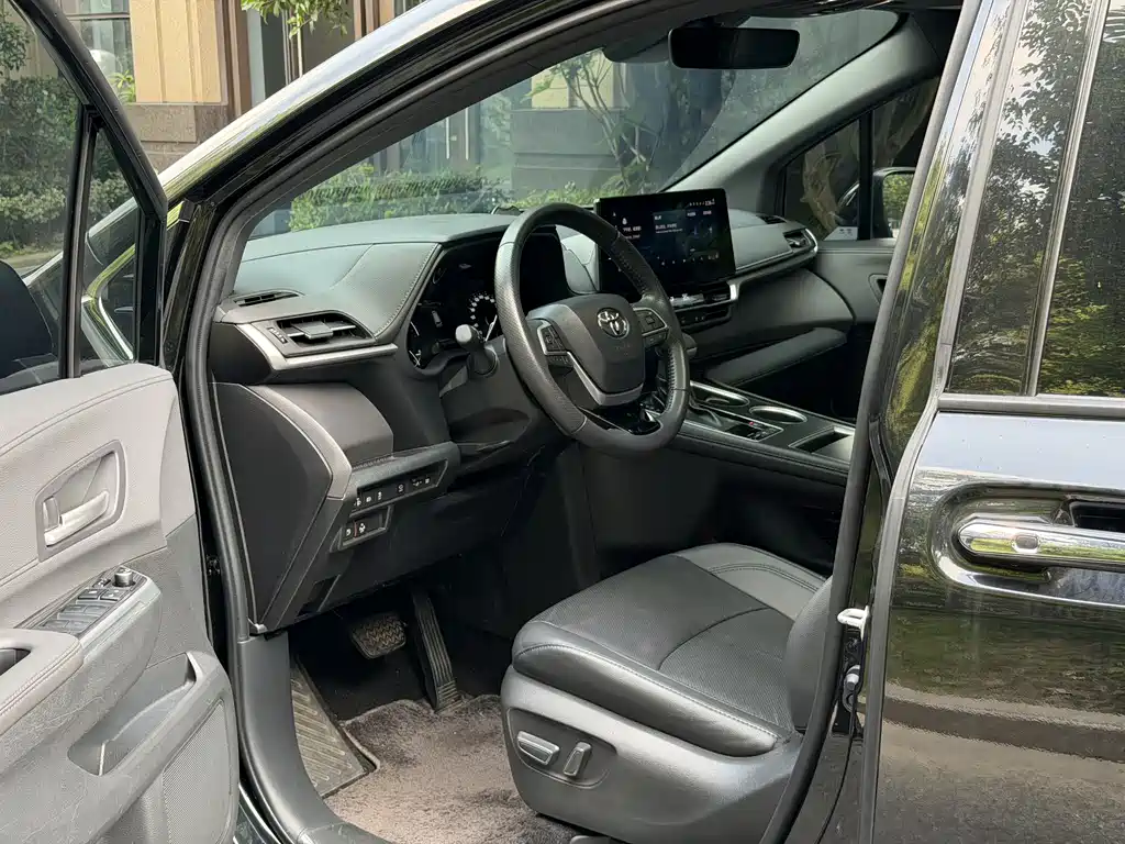 Toyota Sienna — миниатюра 9