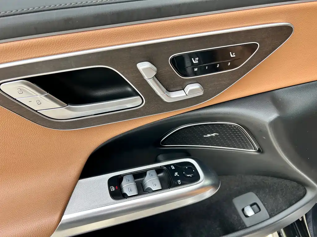 Mercedes-Benz E-Class — миниатюра 17