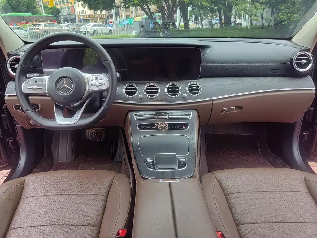 Mercedes-Benz E-Class — миниатюра 9