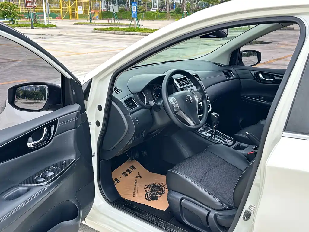 Nissan Tiida — миниатюра 12