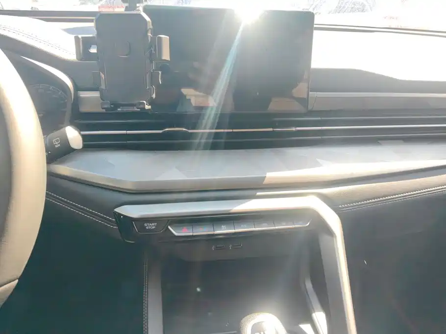 Geely Vision X6 — миниатюра 13