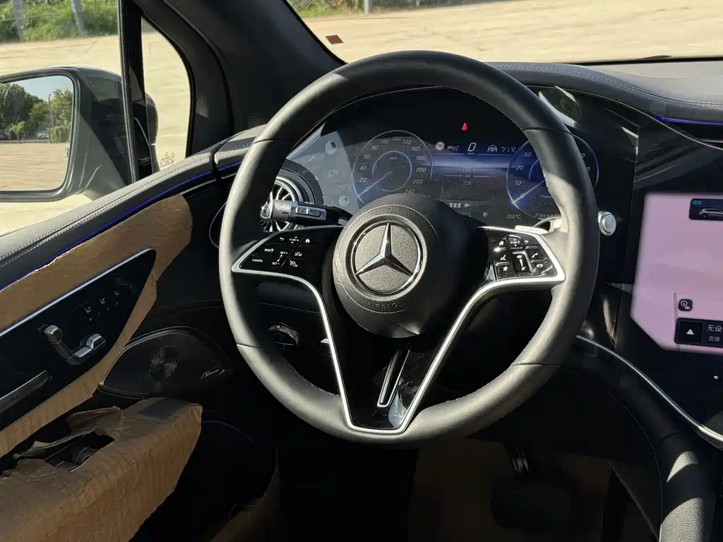 Mercedes-Benz EQS SUV — миниатюра 17