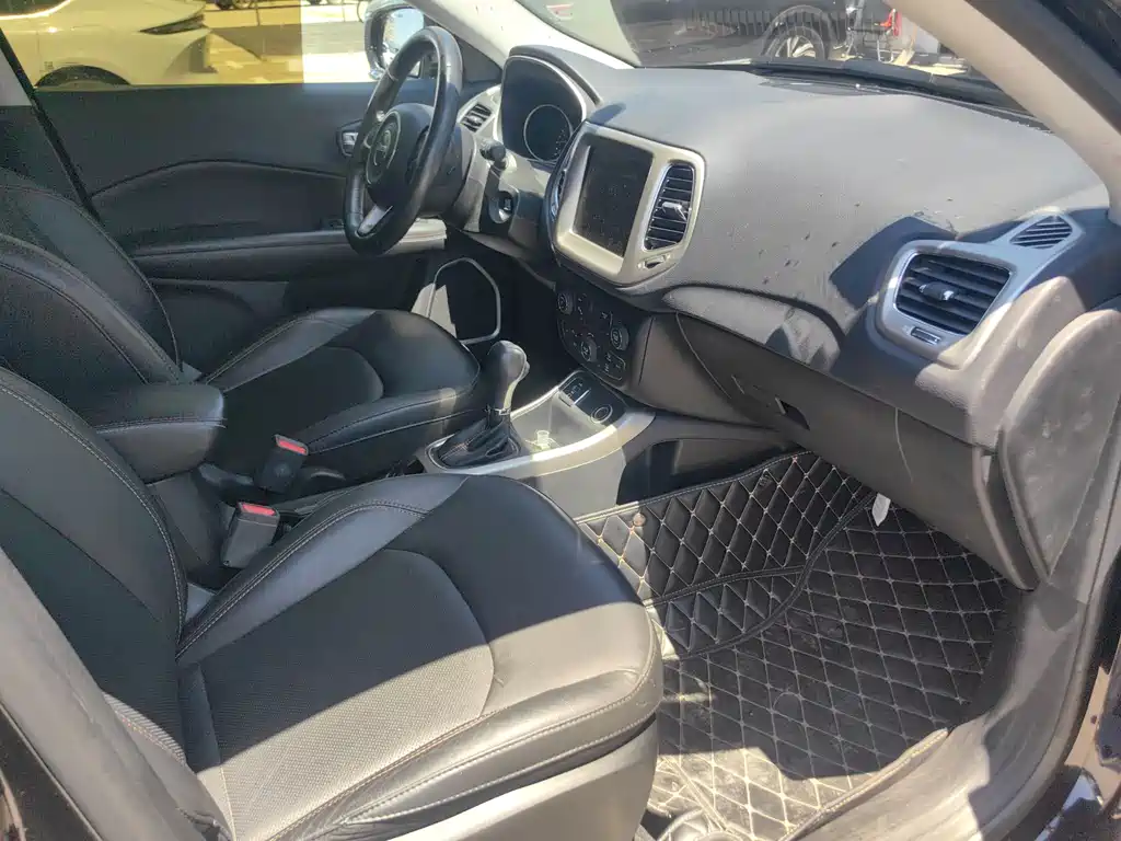 Jeep Compass — миниатюра 5