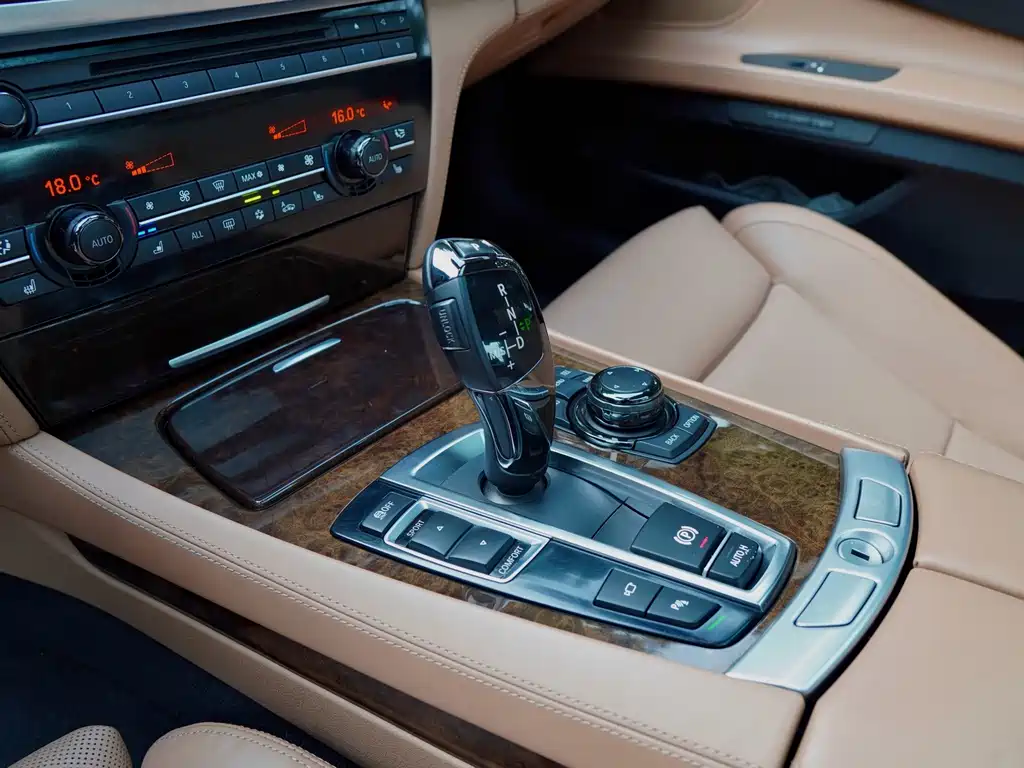 BMW 7 Series — миниатюра 25