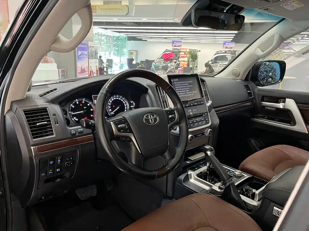 Toyota Land Cruiser 2019 5.7L AT