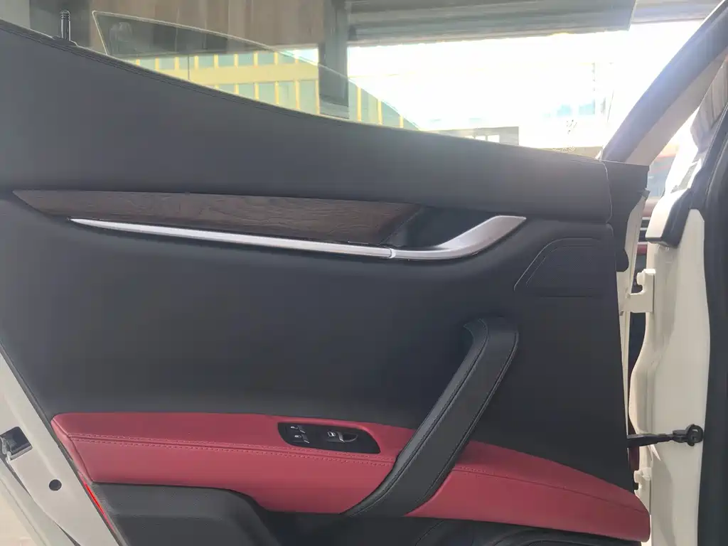 Maserati Ghibli — миниатюра 13