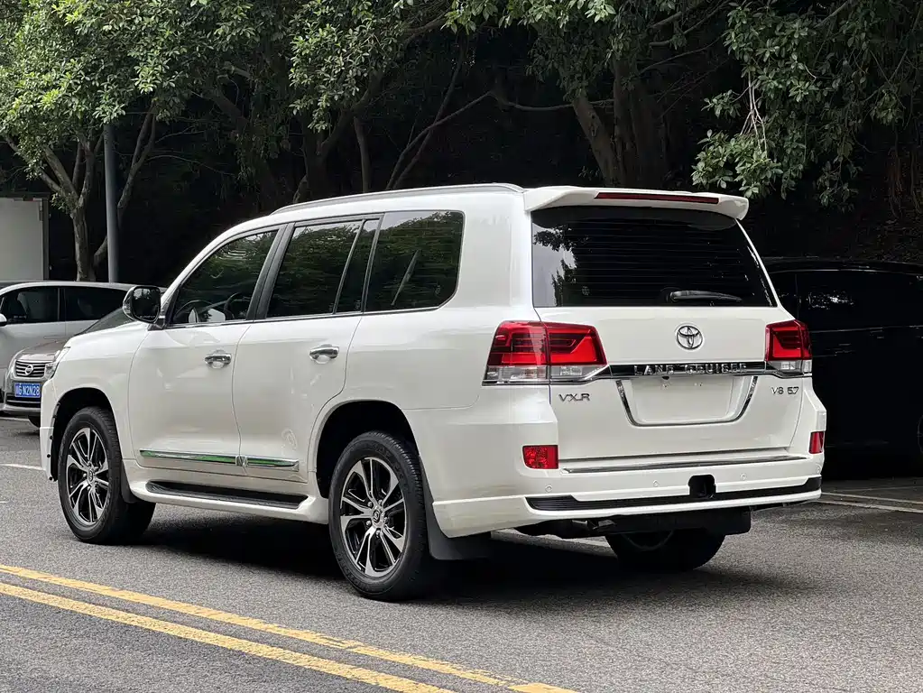 Toyota Land Cruiser — миниатюра 3