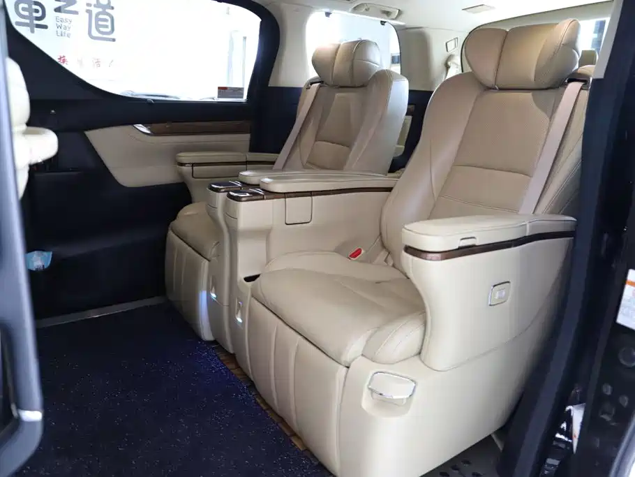 Toyota Alphard — миниатюра 13