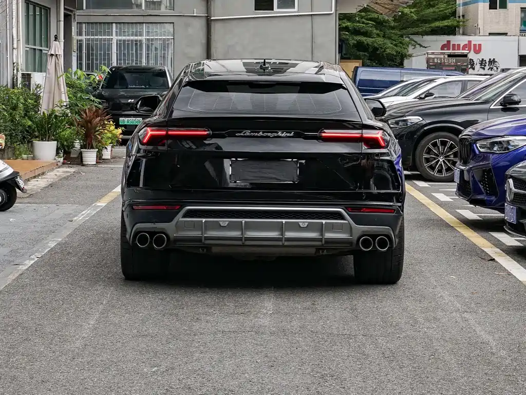 Lamborghini Urus — миниатюра 13